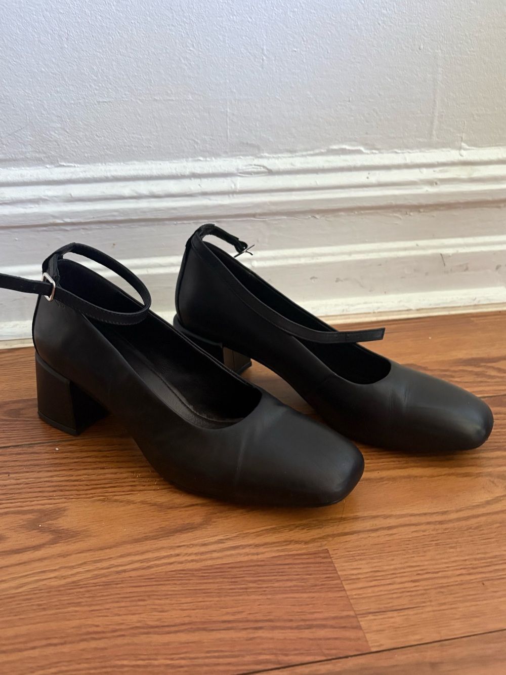 Vagabond Leather Black Heels with Ankle-Strap - size 39